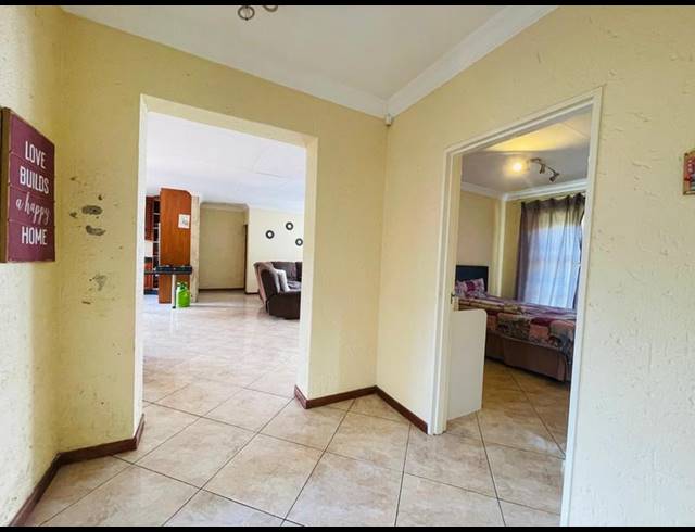 3 BEDROOM HOUSE FOR SALE IN NEW STATE AREA